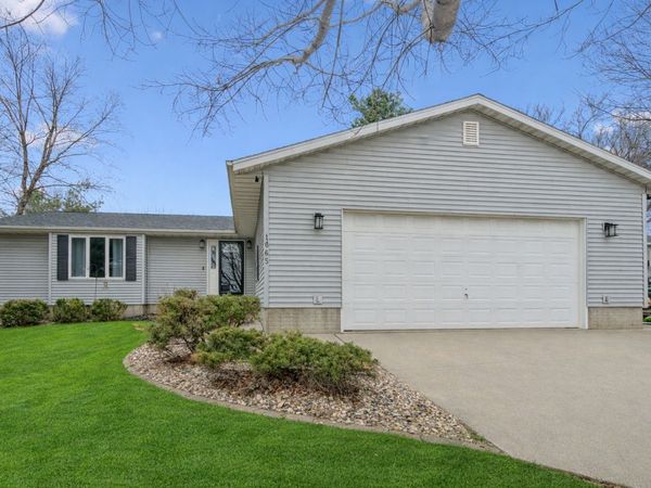 1665 Knoll Court , Ely, IA 52227