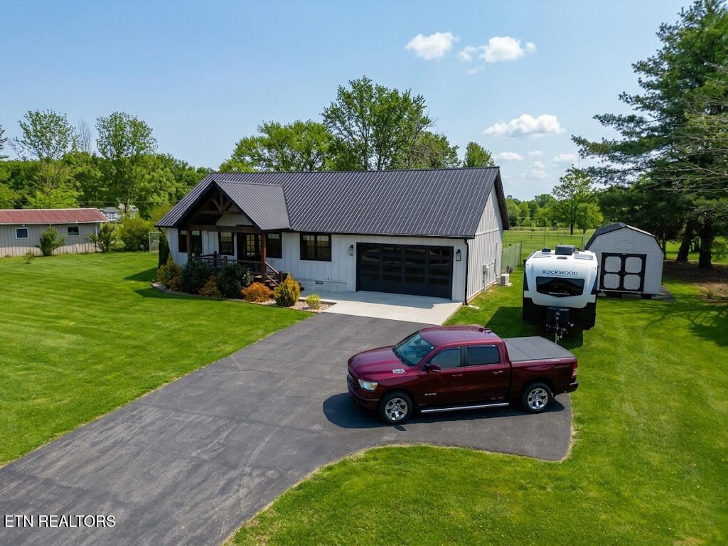 105 Bill Cobb Rd, Jamestown, TN 38556 Main Photo