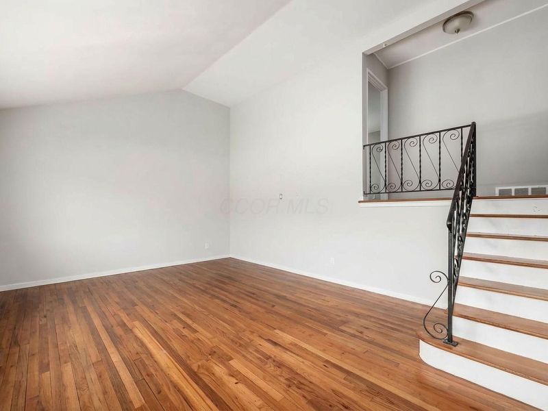 880 Faculty Drive, Columbus, OH 43221 Photo 2