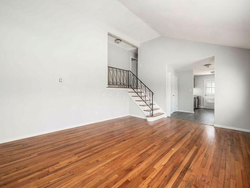 880 Faculty Drive, Columbus, OH 43221 Photo 3