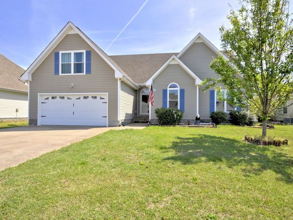 3637 AURORA DR, Clarksville, TN 37040