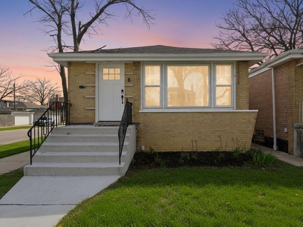 5301 S Menard Avenue , Chicago, IL 60638