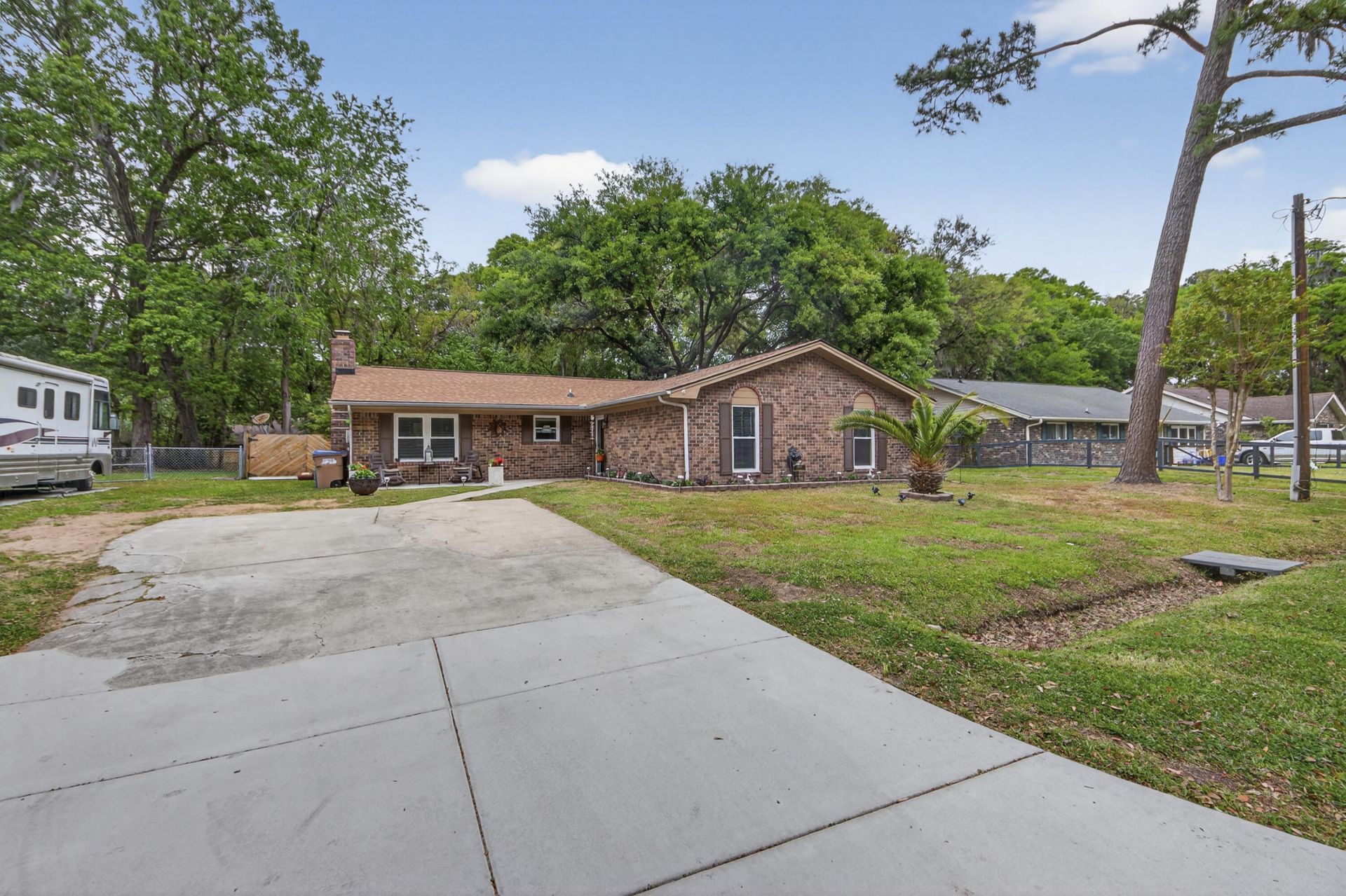 1816 Aylsford Court Photo 32