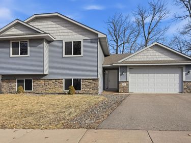 9085 Grove Drive, Chisago City, MN 55013