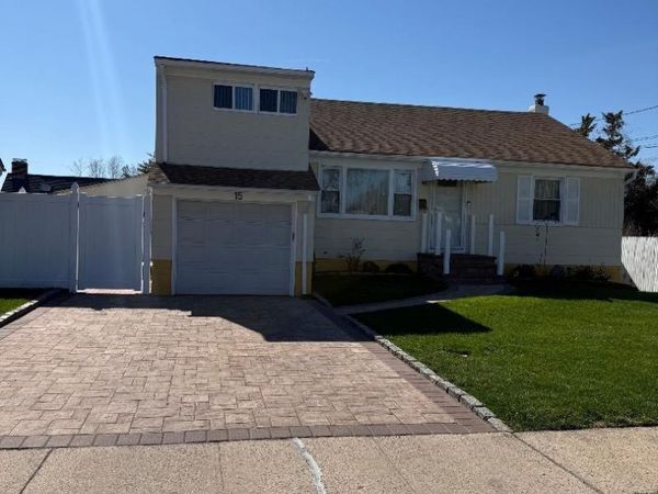 15 Barrington Street , Westbury, NY 11590