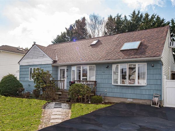 14 Willoughby Place, West Islip, NY 11795