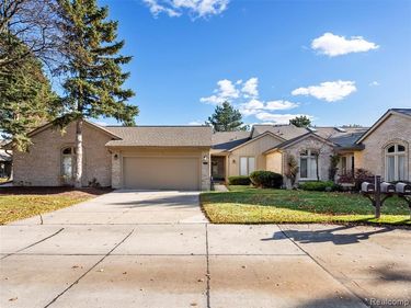 43043 W Kirkwood Drive, Clinton Twp, MI 48038