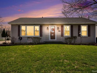 410 Glenn Court, Lake Orion Vlg, MI 48362