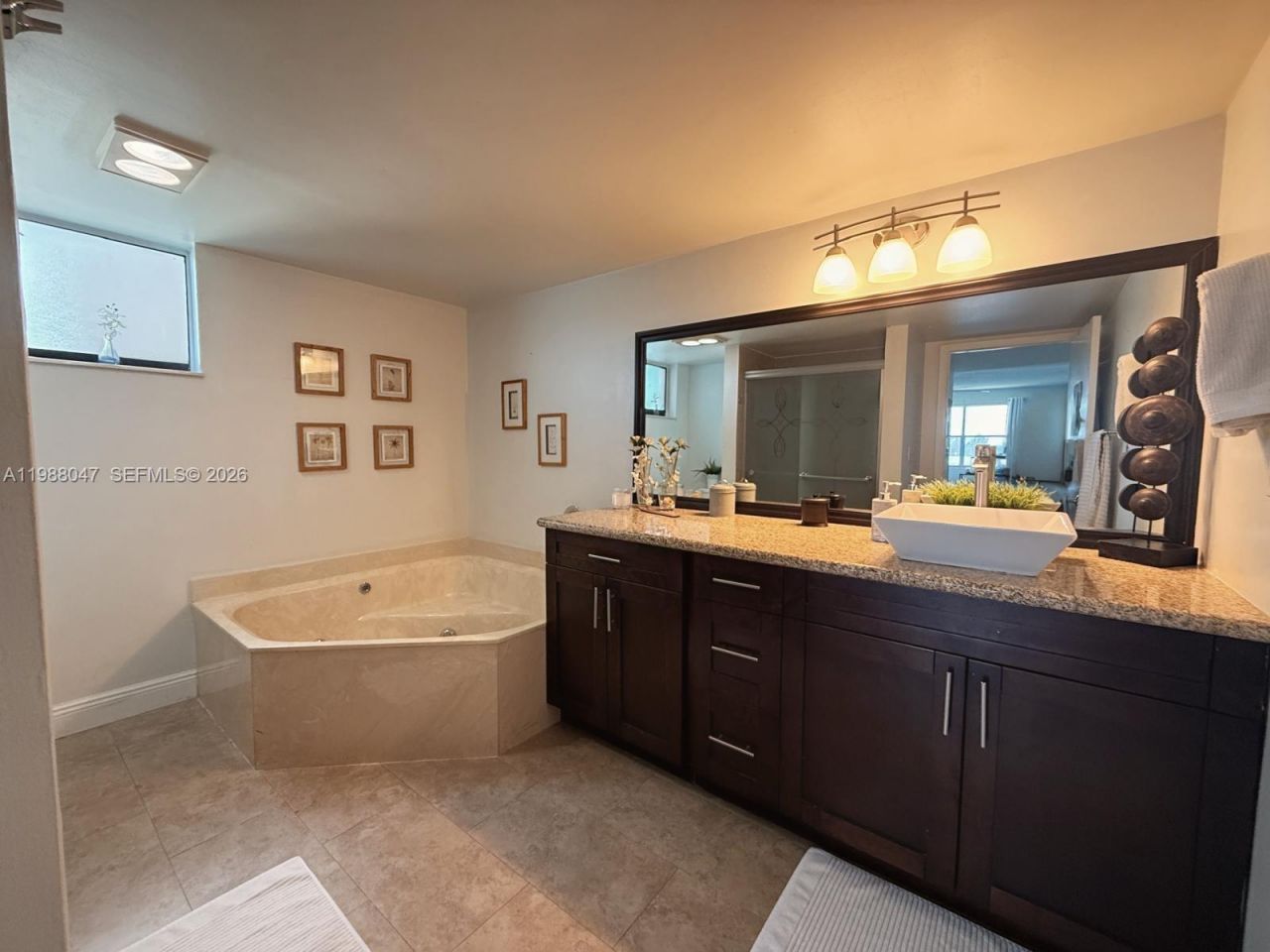 605 Ives Dairy Rd, Unit 205-7, Miami, FL 33179 Photo