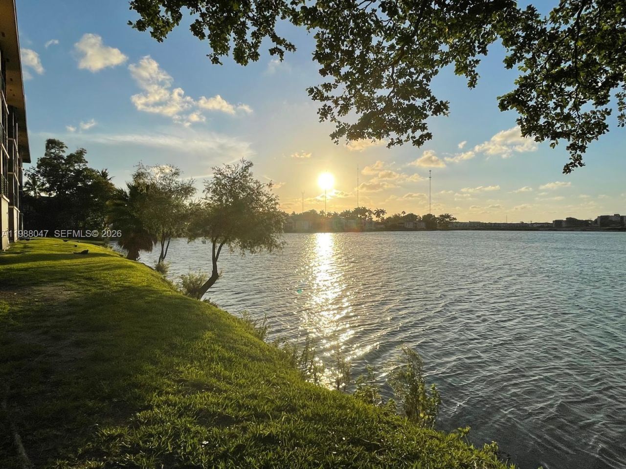 605 Ives Dairy Rd, Unit 205-7, Miami, FL 33179 Photo