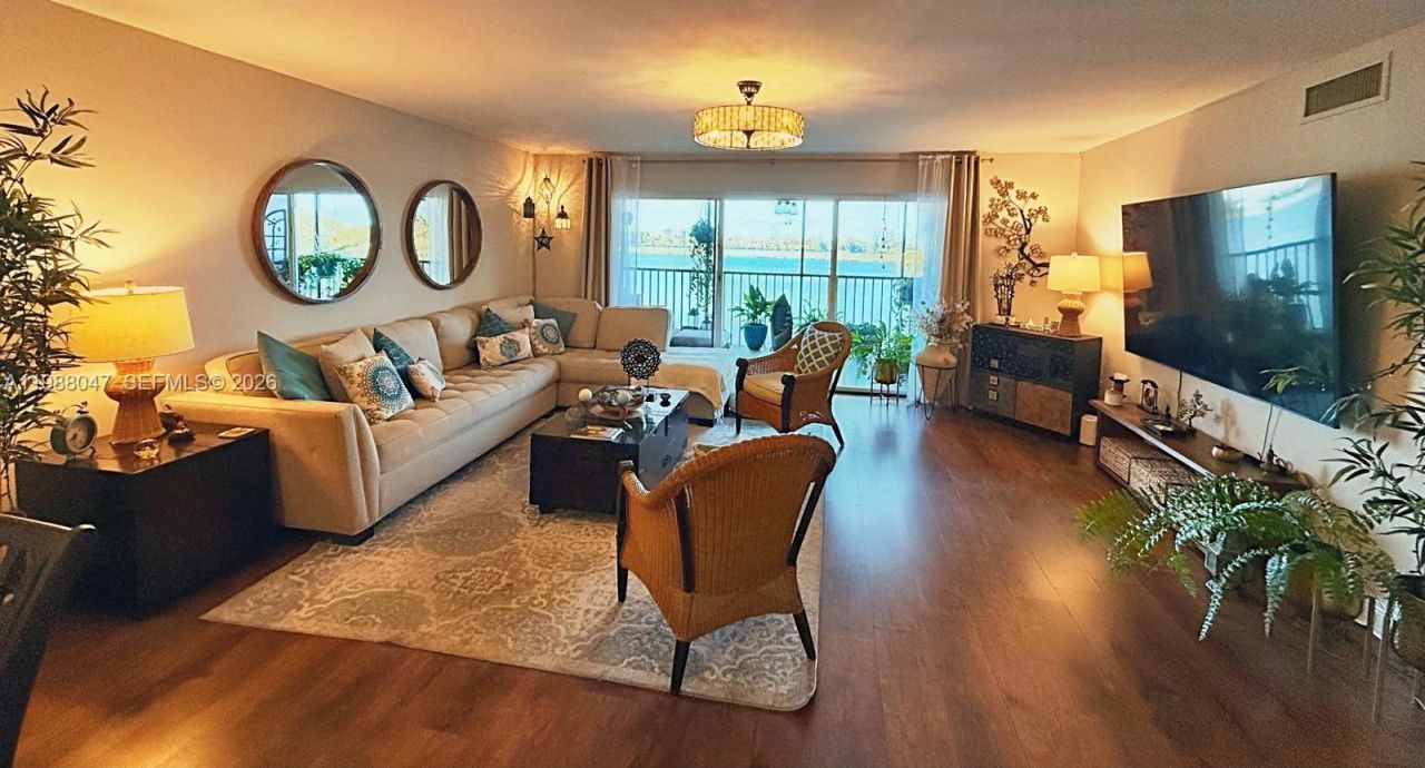 605 Ives Dairy Rd, Unit 205-7, Miami, FL 33179 Photo