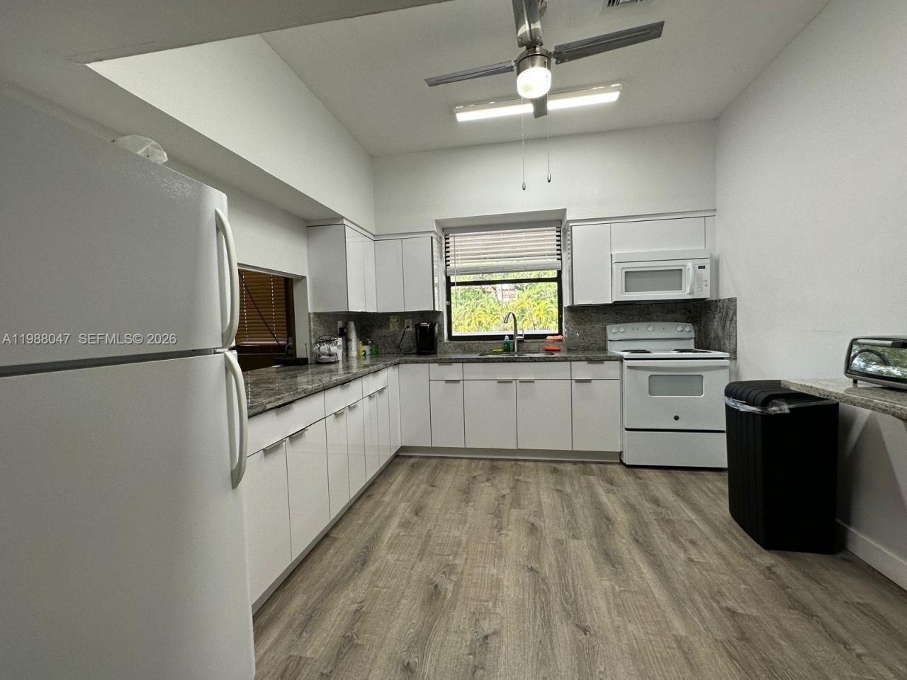 605 Ives Dairy Rd, Unit 205-7, Miami, FL 33179 Photo