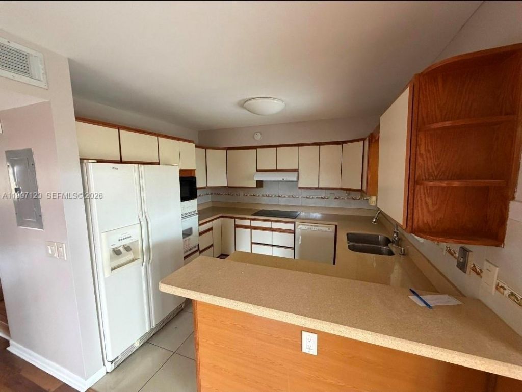 2385 W 69th St , Unit 2385-B, Hialeah, FL 33016 Photo