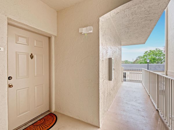 2080 Greenview Shores Boulevard, Unit 414, Wellington, FL 33414