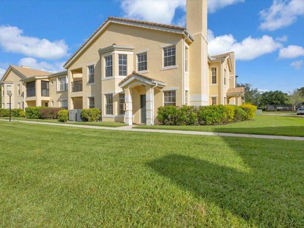 120 SW Peacock Boulevard, Unit 11-101, Port St. Lucie, FL 34986