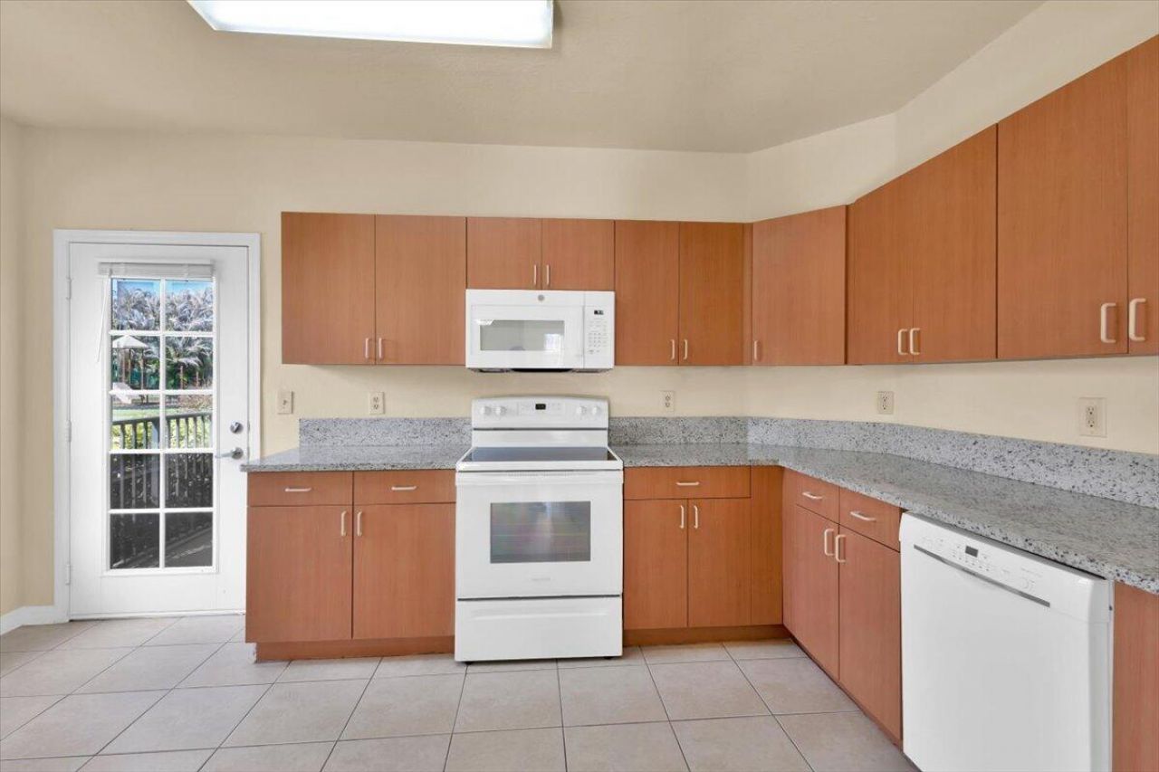 120 SW Peacock Boulevard, Unit 11-101, Port Saint Lucie, FL 34986 Photo