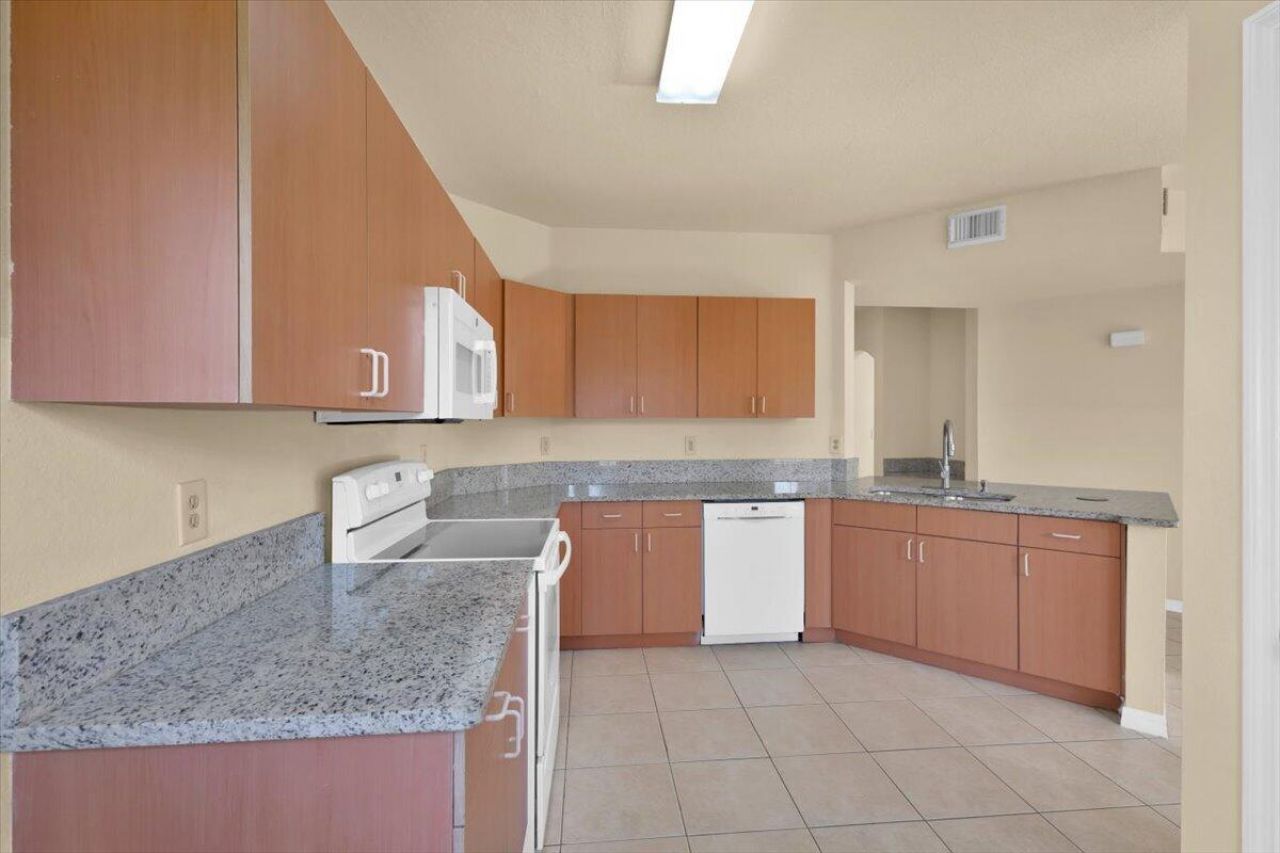 120 SW Peacock Boulevard, Unit 11-101, Port Saint Lucie, FL 34986 Photo