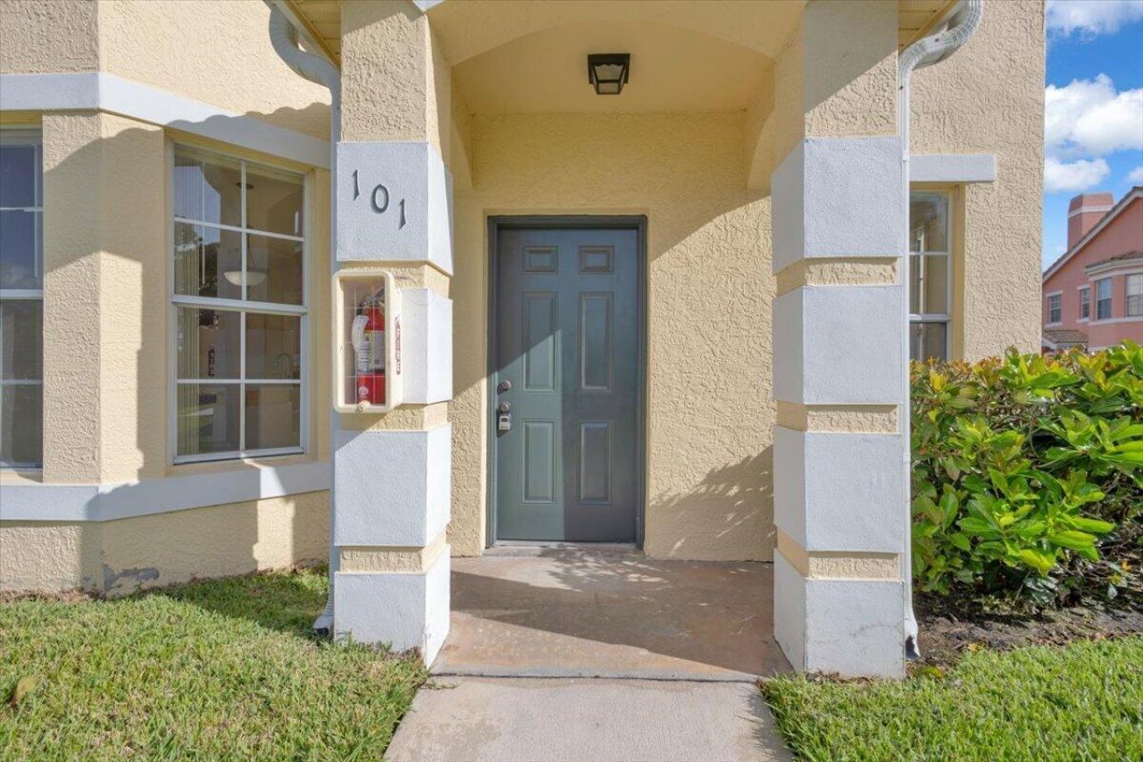 120 SW Peacock Boulevard, Unit 11-101, Port Saint Lucie, FL 34986 Photo