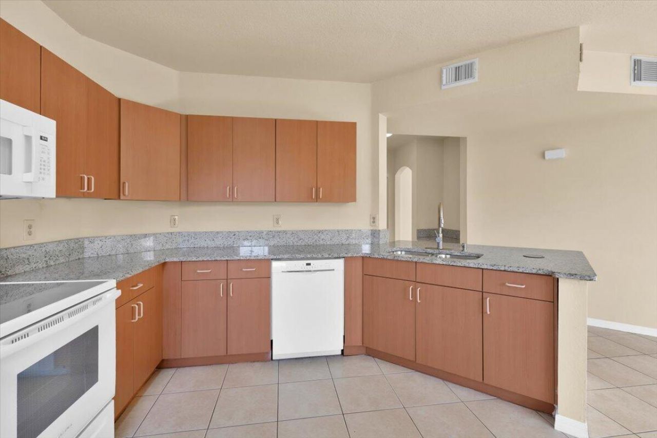 120 SW Peacock Boulevard, Unit 11-101, Port Saint Lucie, FL 34986 Photo