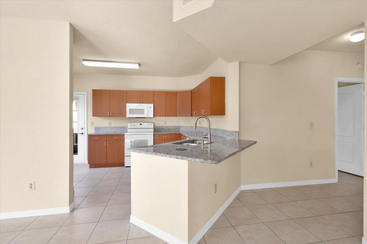 120 SW Peacock Boulevard, Unit 11-101, Port Saint Lucie, FL 34986 Photo