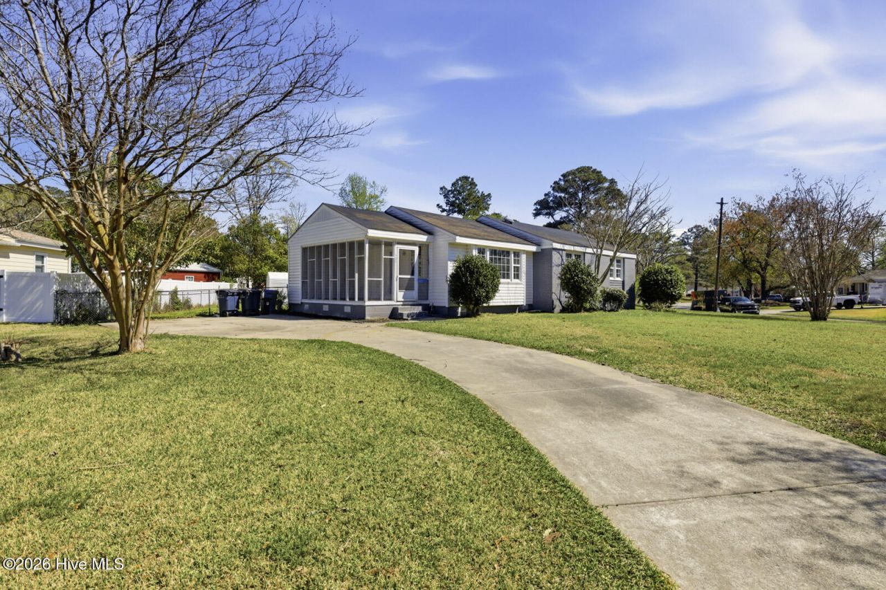 400 Seminole Trail, Jacksonville, NC 28540 Main Photo