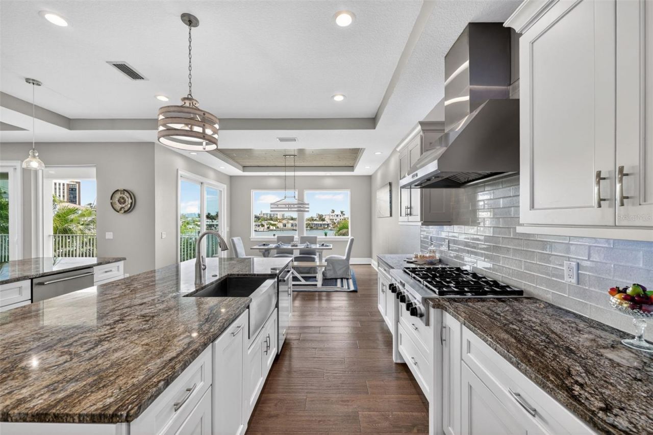 13 Treasure Ln, Treasure Island, FL 33706 Photo