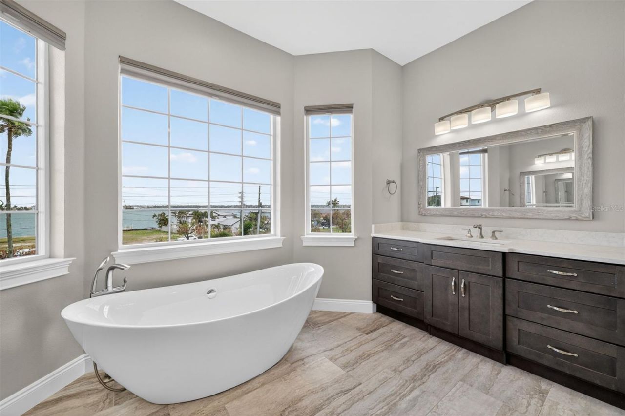 13 Treasure Ln, Treasure Island, FL 33706 Photo