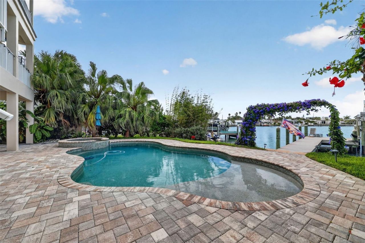 13 Treasure Ln, Treasure Island, FL 33706 Photo