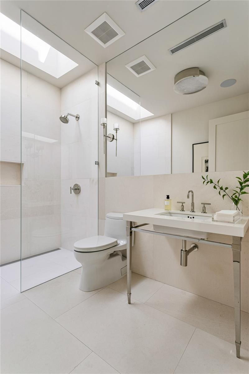 416 Brightwaters Boulevard Ne, Saint Petersburg, FL 33704 Photo