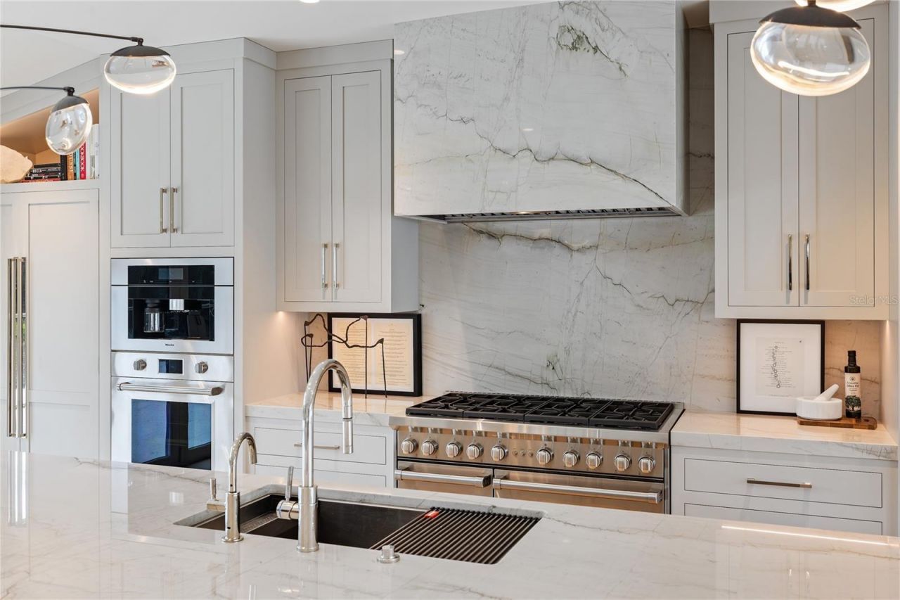 416 Brightwaters Boulevard Ne, Saint Petersburg, FL 33704 Photo