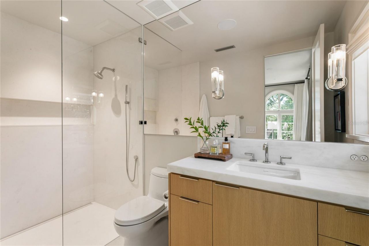 416 Brightwaters Boulevard Ne, Saint Petersburg, FL 33704 Photo