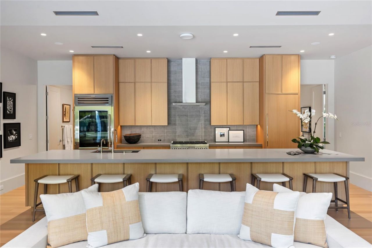 416 Brightwaters Boulevard Ne, Saint Petersburg, FL 33704 Photo