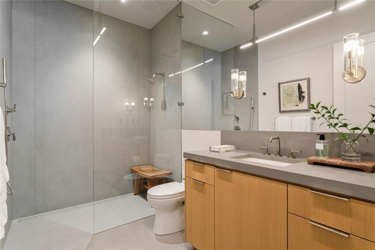 416 Brightwaters Boulevard Ne, Saint Petersburg, FL 33704 Photo