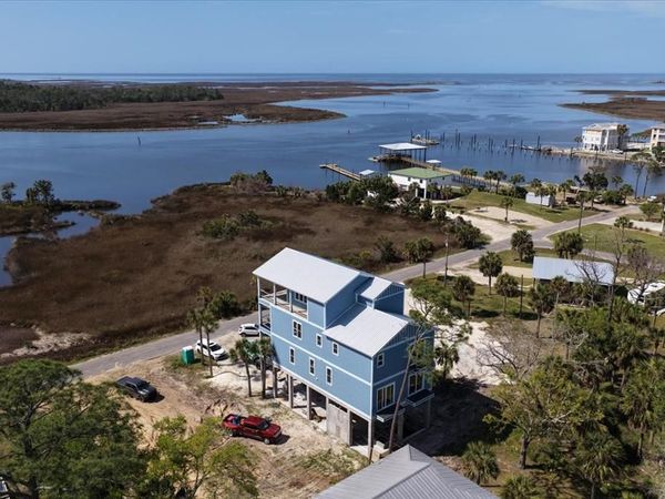 207 NW First Ave, Steinhatchee, FL 32359