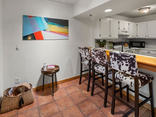 337 College Street, Unit 6, Burlington, VT 05401