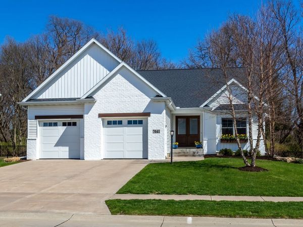 7041 Alvie Lane , Bettendorf, IA 52722