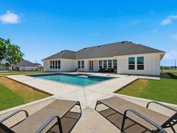 113 Hidden Hills, Floresville, TX 78114