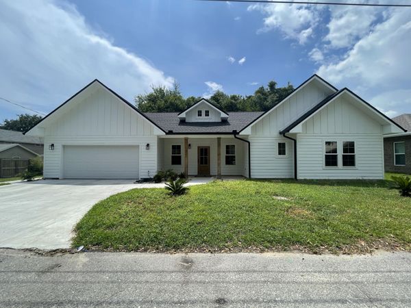 1321 S Cedar Avenue, Niceville, FL 32578