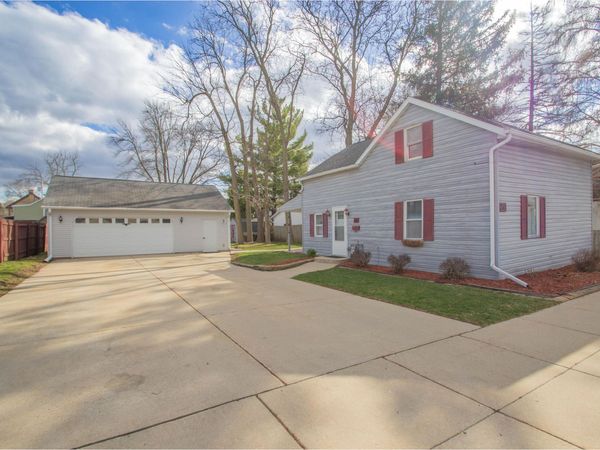 211 Lynn St, Watertown, WI 53098