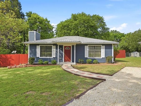 108 San Chez Drive, Lake Kiowa, TX 76240