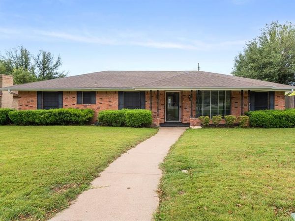 112 Charles Street, DeSoto, TX 75115