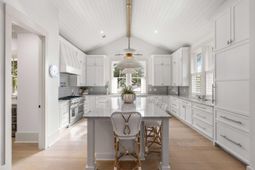 452 Morrison Street photo 4