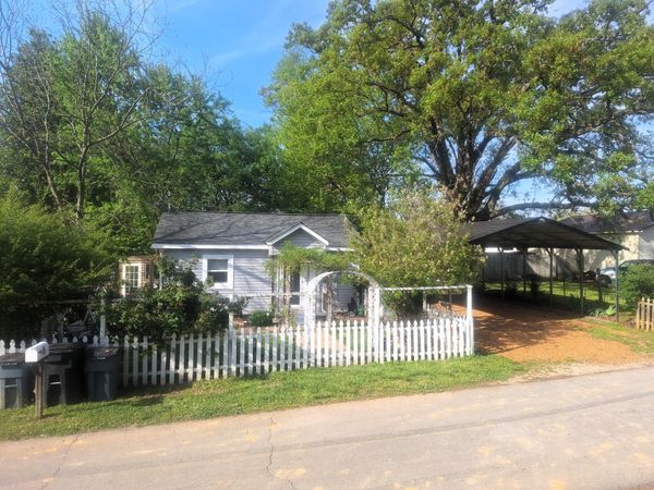 108 Weaver St , Decherd, TN 37324