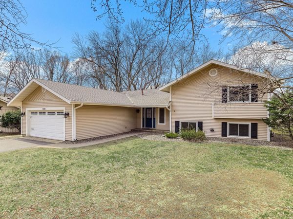 15008 1st Avenue S, Burnsville, MN 55306