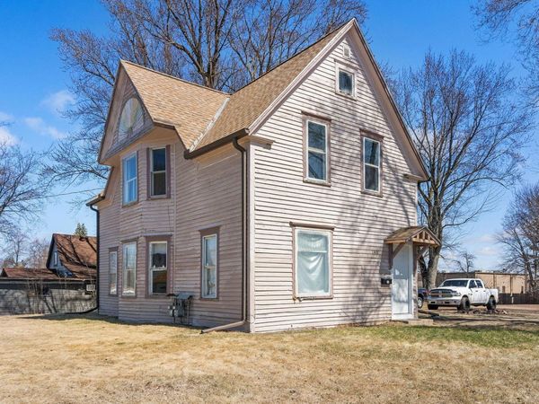 140 Davis Street S, Cambridge, MN 55008
