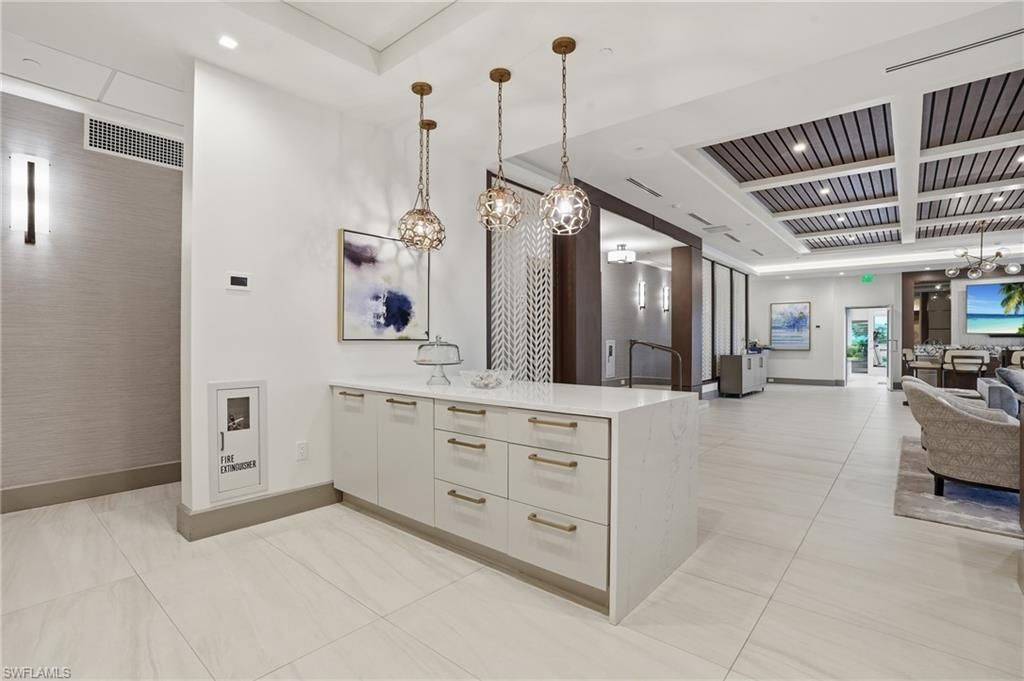 6585 Nicholas Blvd, Unit 902, Naples, FL 34108 Photo
