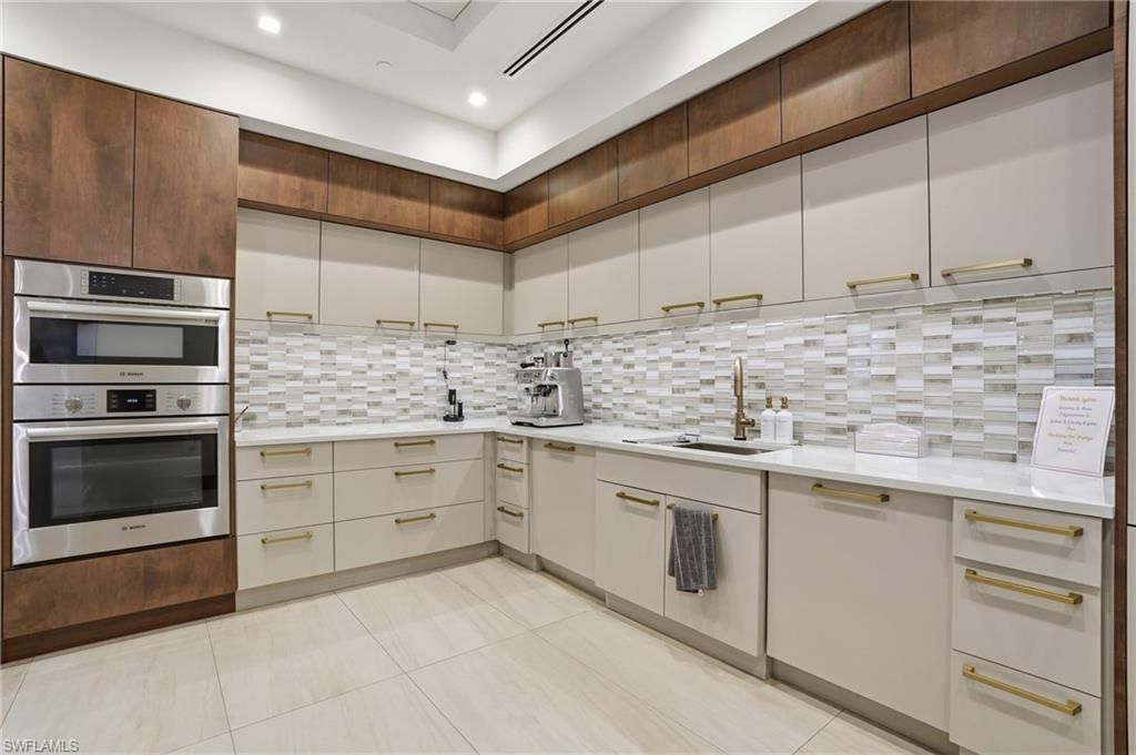 6585 Nicholas Blvd, Unit 902, Naples, FL 34108 Photo