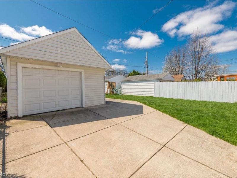 9109 Ansonia Avenue, Brooklyn, OH 44144 Photo 37