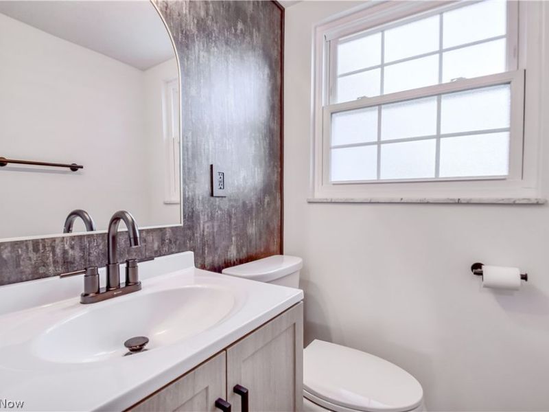 447 Saint Lawrence Boulevard, Eastlake, OH 44095 Photo 12