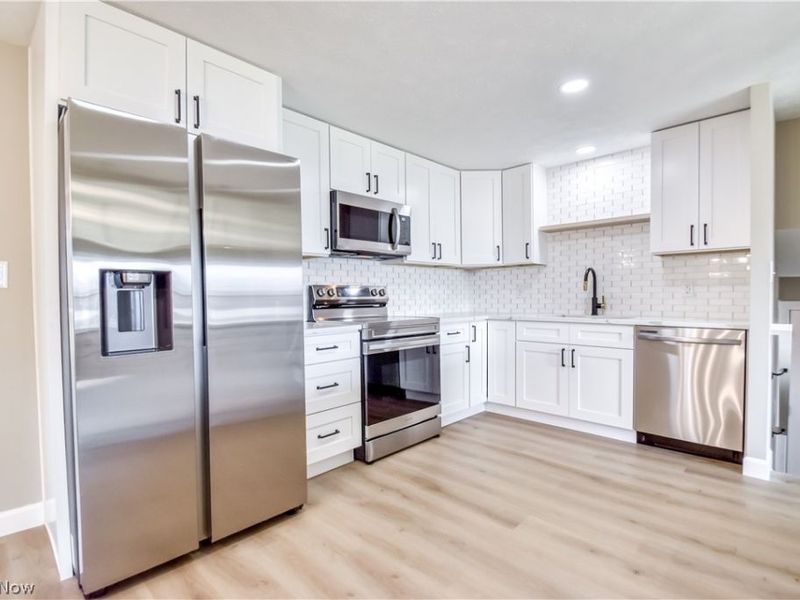 447 Saint Lawrence Boulevard, Eastlake, OH 44095 Photo 13